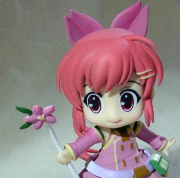 手に持つナゾステッキはそういう意味。