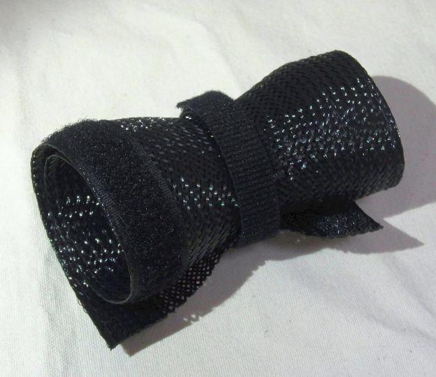 こういうのがコロコロ3個入っている。縛ってある面ファスナーは本体とは関係なく使える。