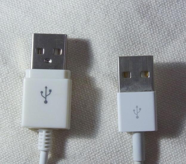 USB側もちょっとダサごつい