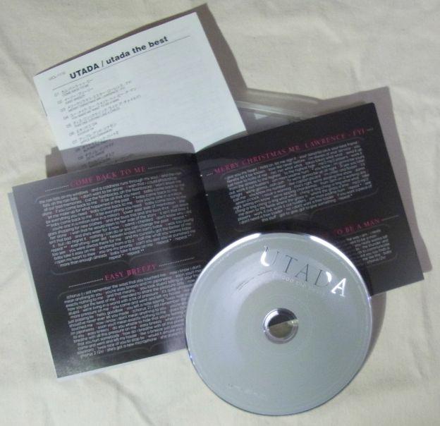 ヒカルの姿はジャケットのバックの1枚きりで、あとは歌詞とクレジットのみの素っ気ない装丁。