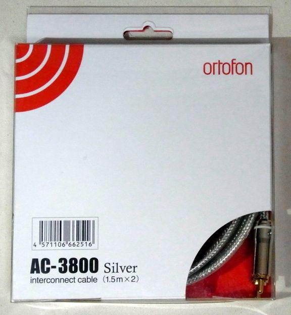 前作のAC-3600SILVERに比べるとパッケージも高級っぽい