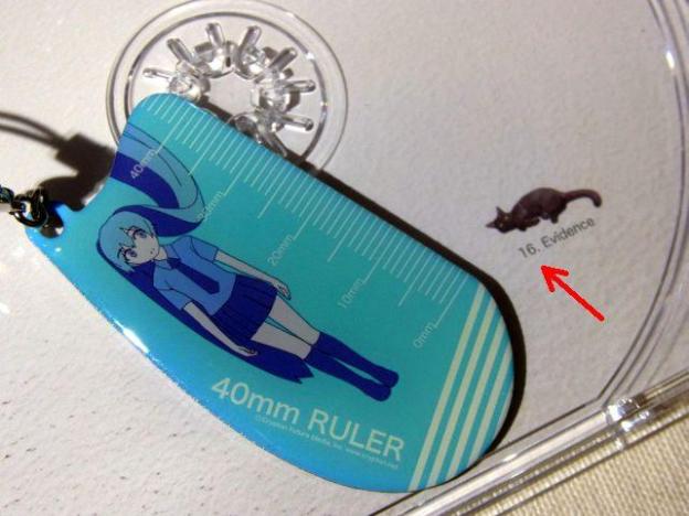 Secret Trackとして収められる16曲目のクレジットはCDを取り外すと読める