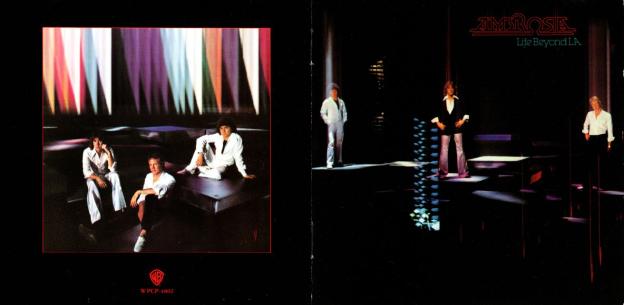 白いベルボトムのズボンに時代が...