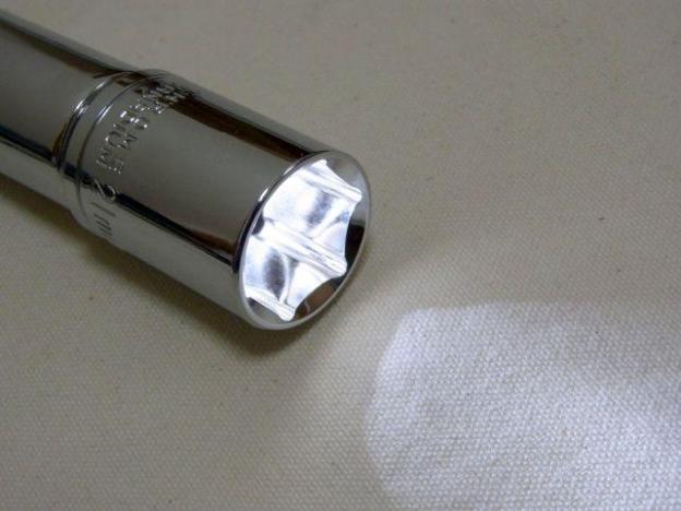 こんな感じで先が光る(先端を押し込むと光る)