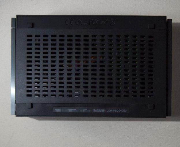 裏には盛大に穴あいてるンだけどナー...