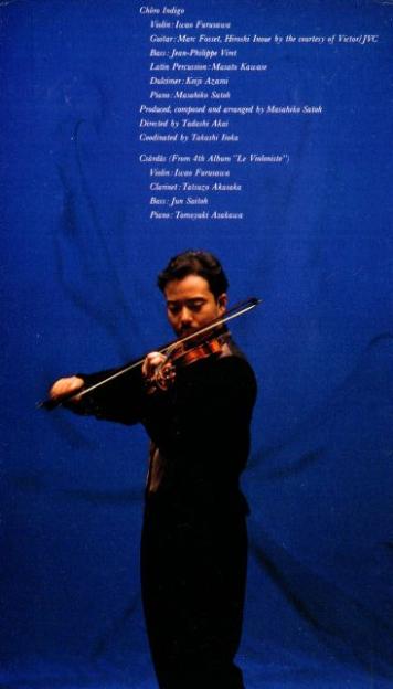 この碧く沈む写真もかっこいいなー。