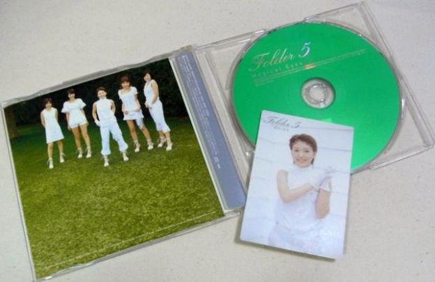 初回特典のトレーディングカードはAKINAでした(このカード裏のイラストが酷いww)