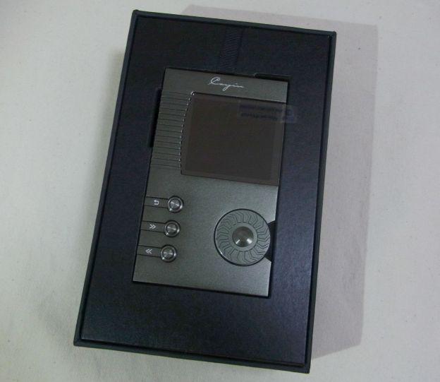 箱を開けたときはシンプル。