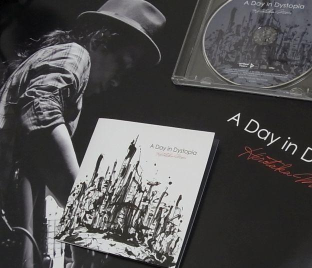 インディーズ盤ながら、タカハシアキラ撮影、Shun Sudoデザインのポスターが付く