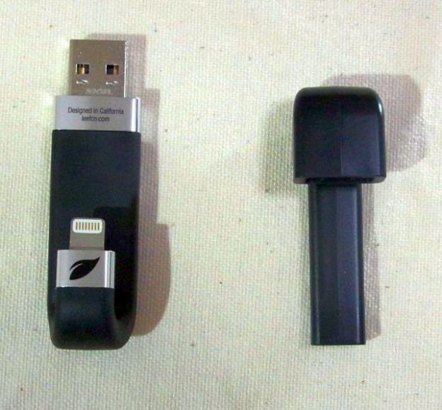 キャップ取ると2つの端子が現れる