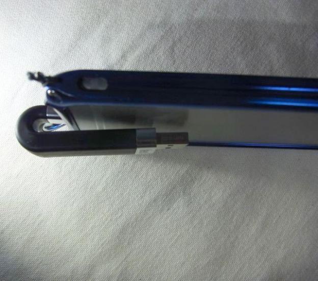 360°より角度が付いているので、USB端子側が本体に沿う形