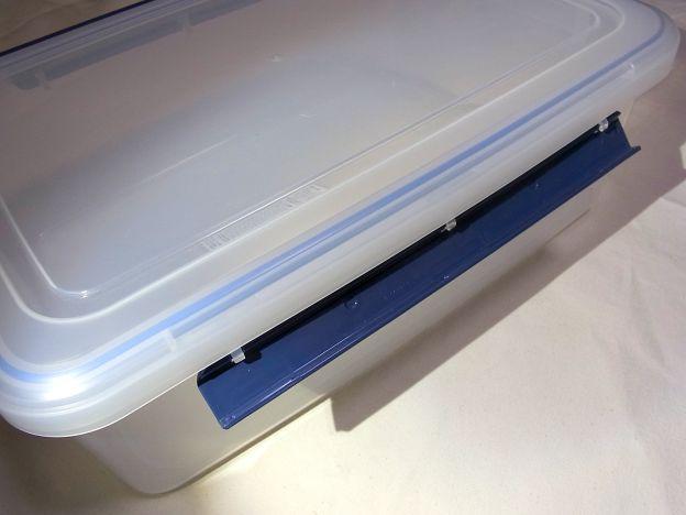 長辺をガッチリくわえ込むロック部分