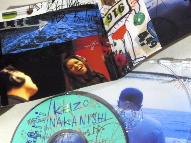 デュエット相手のWendy Motenの写真に伸びる矢印と「ウェンディ」という書き込みがPOP