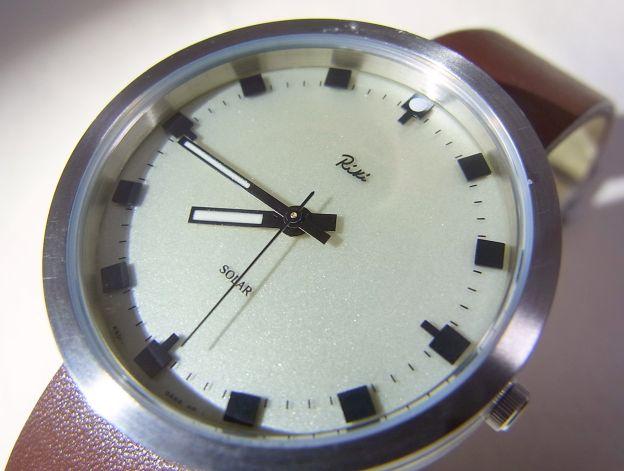 シンプルデザイン!時を識るだけだとこういうのがイイ。