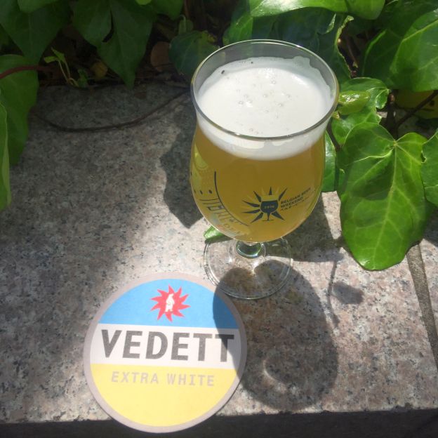 わりに見かける定番の白麦酒、VEDETTの「EXTRA WHITE」