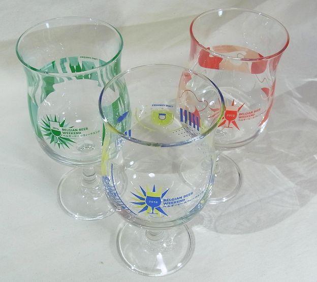 左から2014年、2016年、2015年。今年のが一番カラフル??