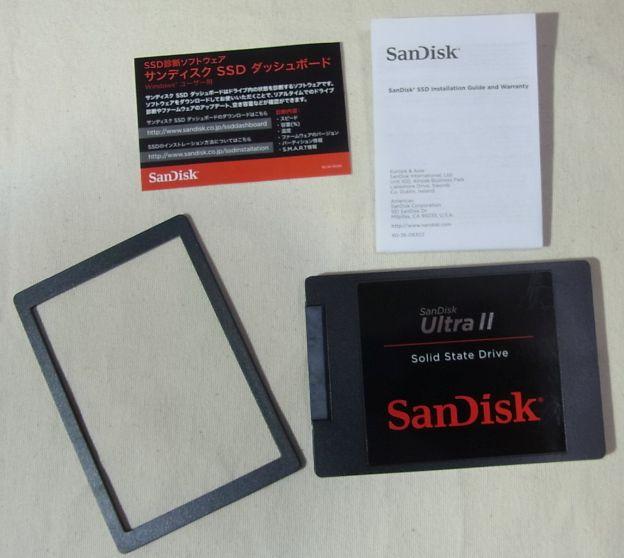 付属品はスペーサーくらい。ネジもケーブルもなし。