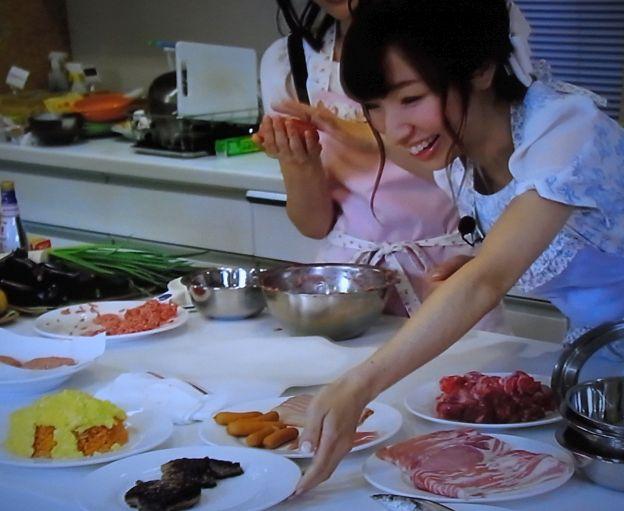 あやっぺの初回ロットは焼きすぎw(向こうのオムライスは卵で覆えてない)