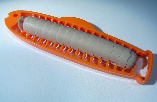 上からぎゅっと押して切る。ただそれだけ。