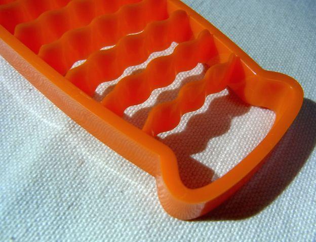 刃の背側中央はへこんでいる