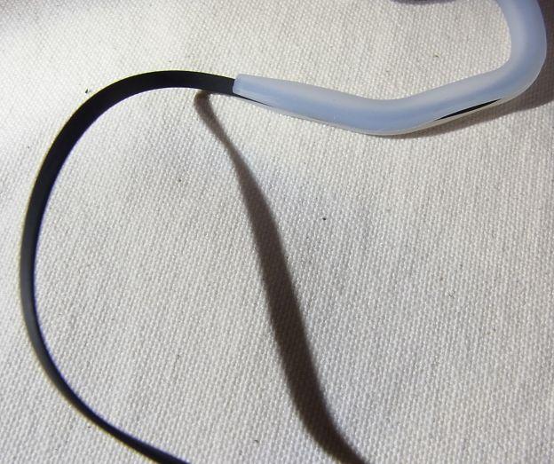 きしめんタイプのケーブルは「入る」けれど。ちょっと「なじみ」が良くない。