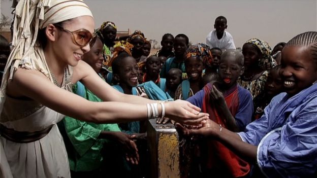 さすがアフリカ開発会議名誉大使、この馴染み方