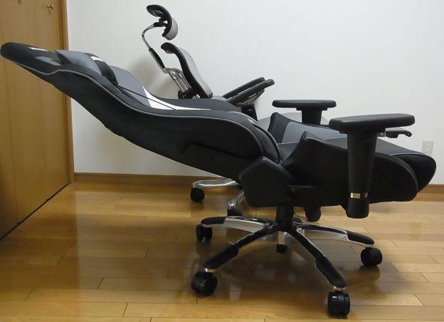 ある程度以上リクライニングするとアームレストは役に立たない