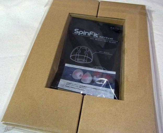 イヤーチップは段ボールで養生され、潰れないようになっている