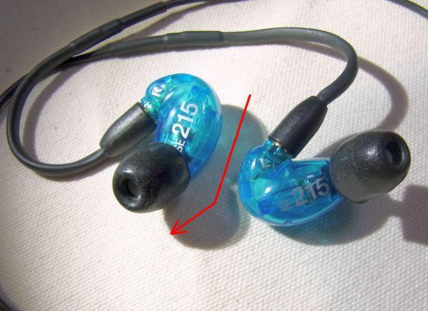 SE215SPE-Aはステムの方向がかなり前に向いて付いている