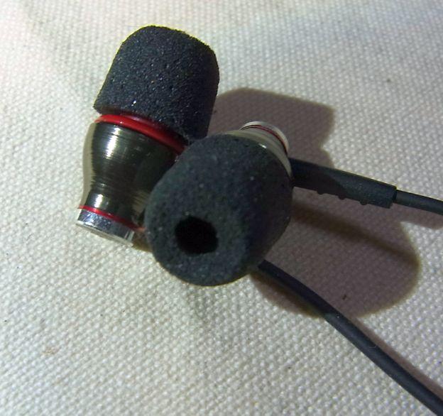 Complyはさすがの密閉性だが、高域がやや陰る