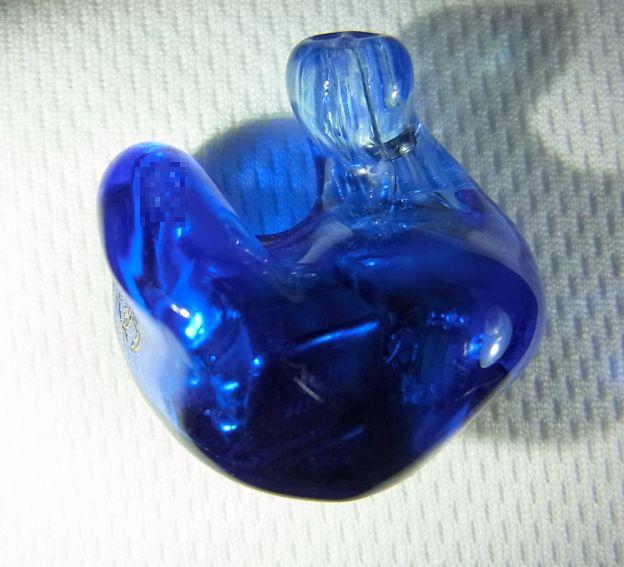 カナルの部分はHarmony 8 Pro同様薄く色を抜いた