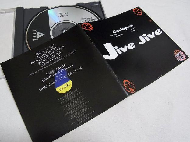 ジャケット隅のメンバー似顔絵が味がある(神保さん隠れちゃってるけど)