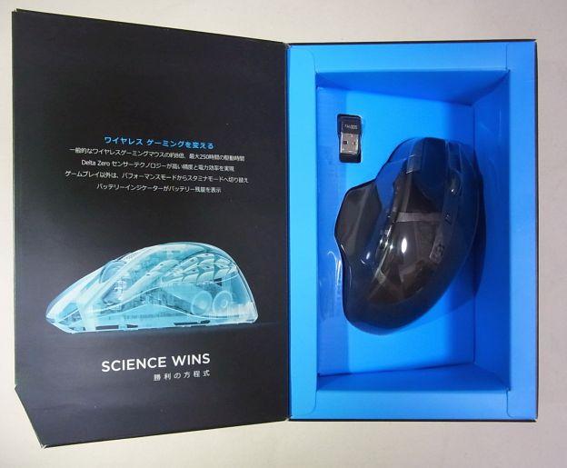 箱は結構サイバーな感じ。