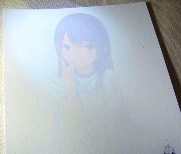 ブラックライトを当てると白峰さんが浮かび上がる。