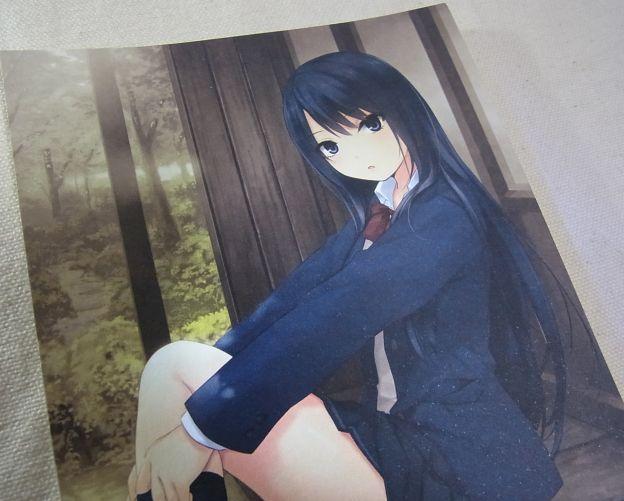 ブラックライトを当てると鮮やかな緑に