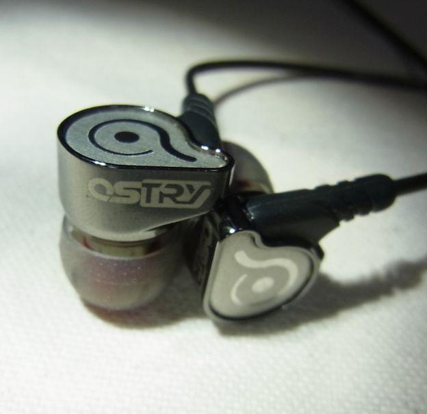 サイドのロゴは高級感ある。