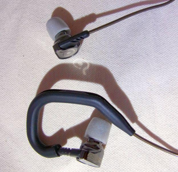 KC06に関しては静寂度向上による聴こえ方↑より材質による高域↓の方の影響が大きかった