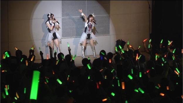 サイドの張り出しでの歌唱は客席とこんなに近い