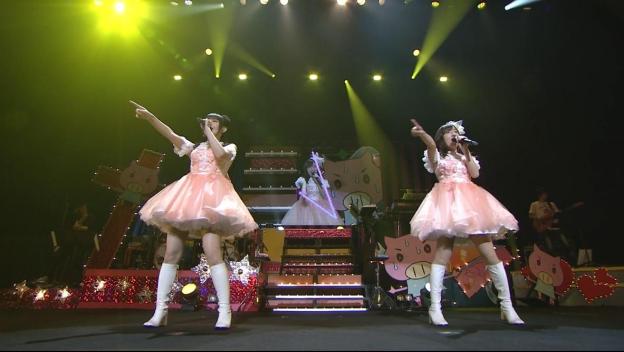 五芒星の奇跡がスクリーンで描かれる