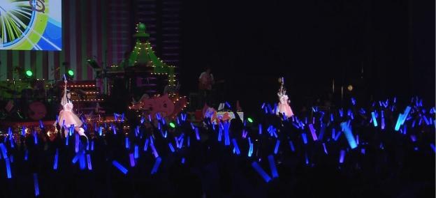 会場一面の青が一斉に動く様は本当に綺麗だった