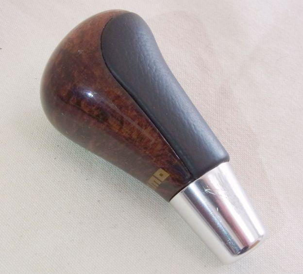 実はサイドまでレザーが回り込んでいてすべりづらい