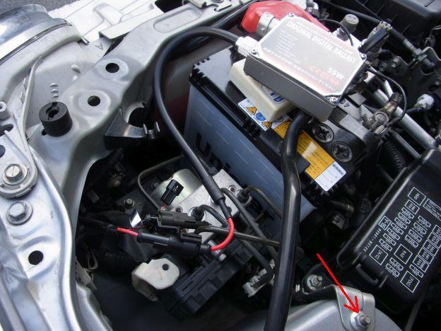 位置的にはリレーはこのボルトで留める?