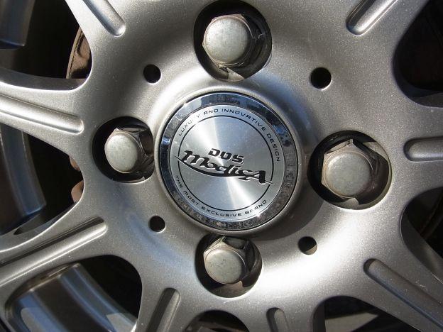 読みづらいけれど「D.O.S. ModicA」と書いてある。