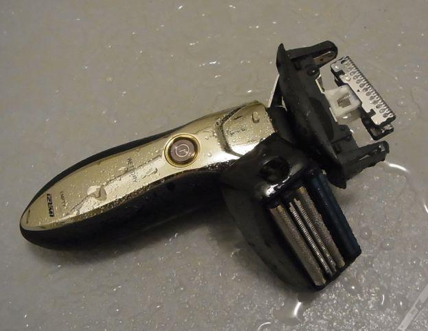 週末のウエットシェービングは本体清掃の効果もある。