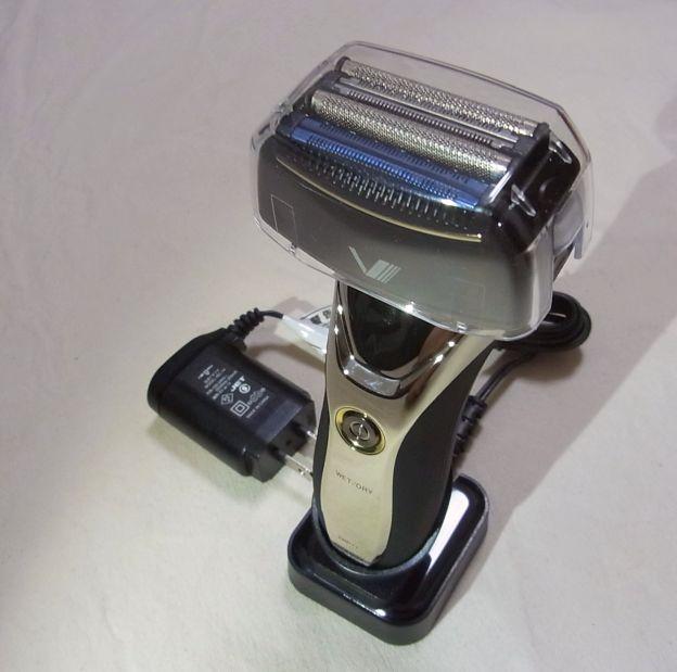 充電スタンドにはこういう方向でセット