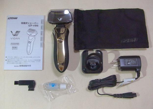 付属品はポーチと充電スタンド、ブラシとオイル