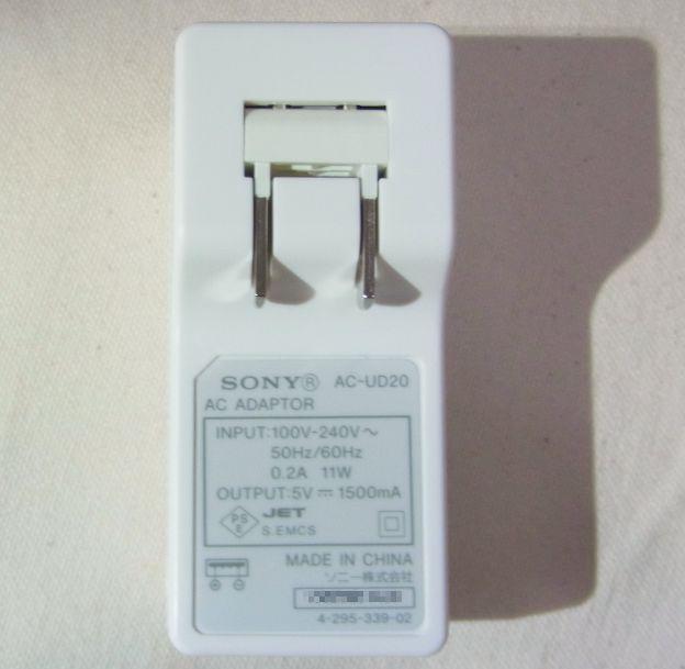 プラグ回転して格納できる