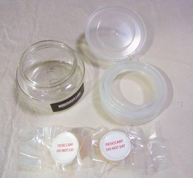 当然乾燥剤は密閉袋入り。