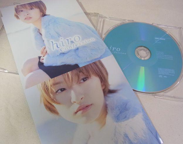 冷たい感じの装丁が曲内容と合ってるかな。