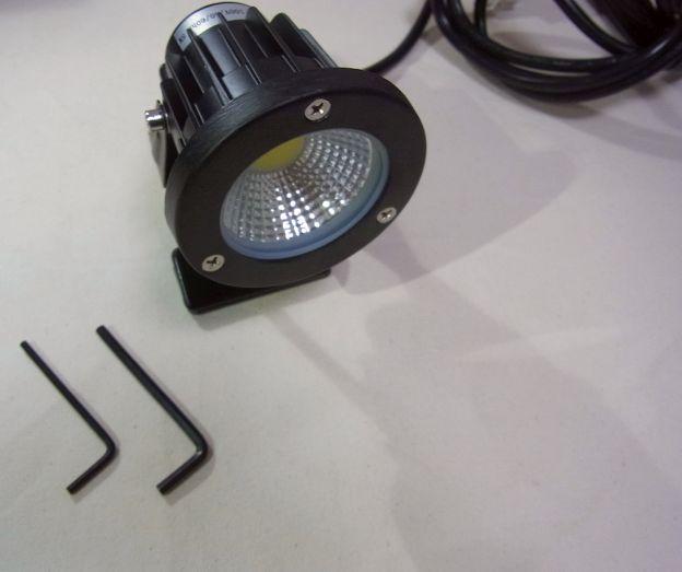 一応単体で自立する